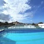 Infinite Blue- 2bdr Panoramic Sea View & Pool